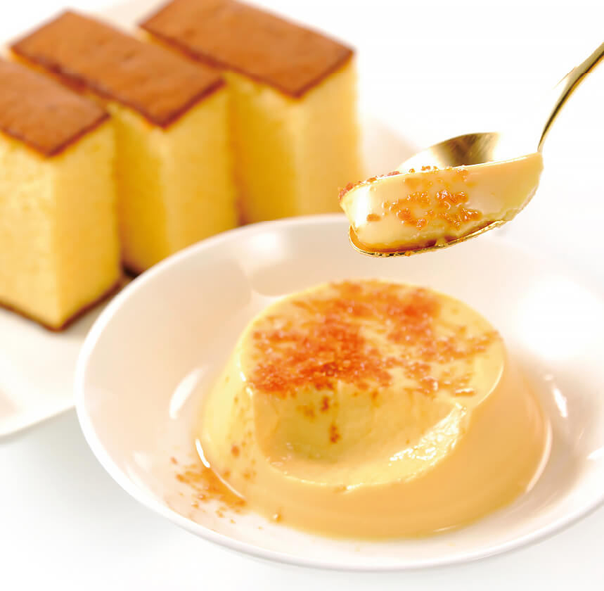 カステラ風味のなめらかプリンにクラッシュカラメルのざらめ食感。｜みかど本舗